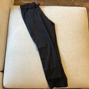 Lululemon on the fly 7/8 pant 27”